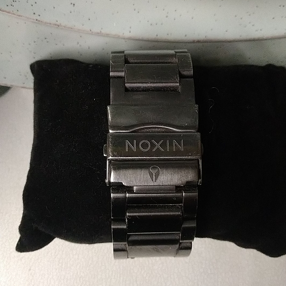 Nixon 51-30 chrono - Picture 2 of 2